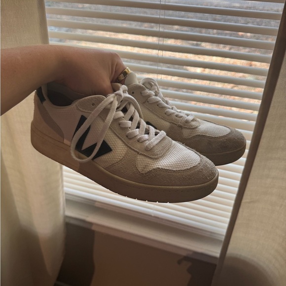 Veja V-10 B Mesh Sneakers